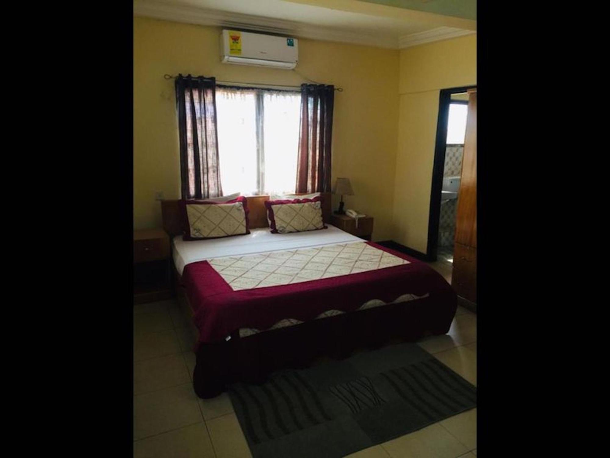 Room In Bb - Double Room With Sitting Area Accra Exterior photo