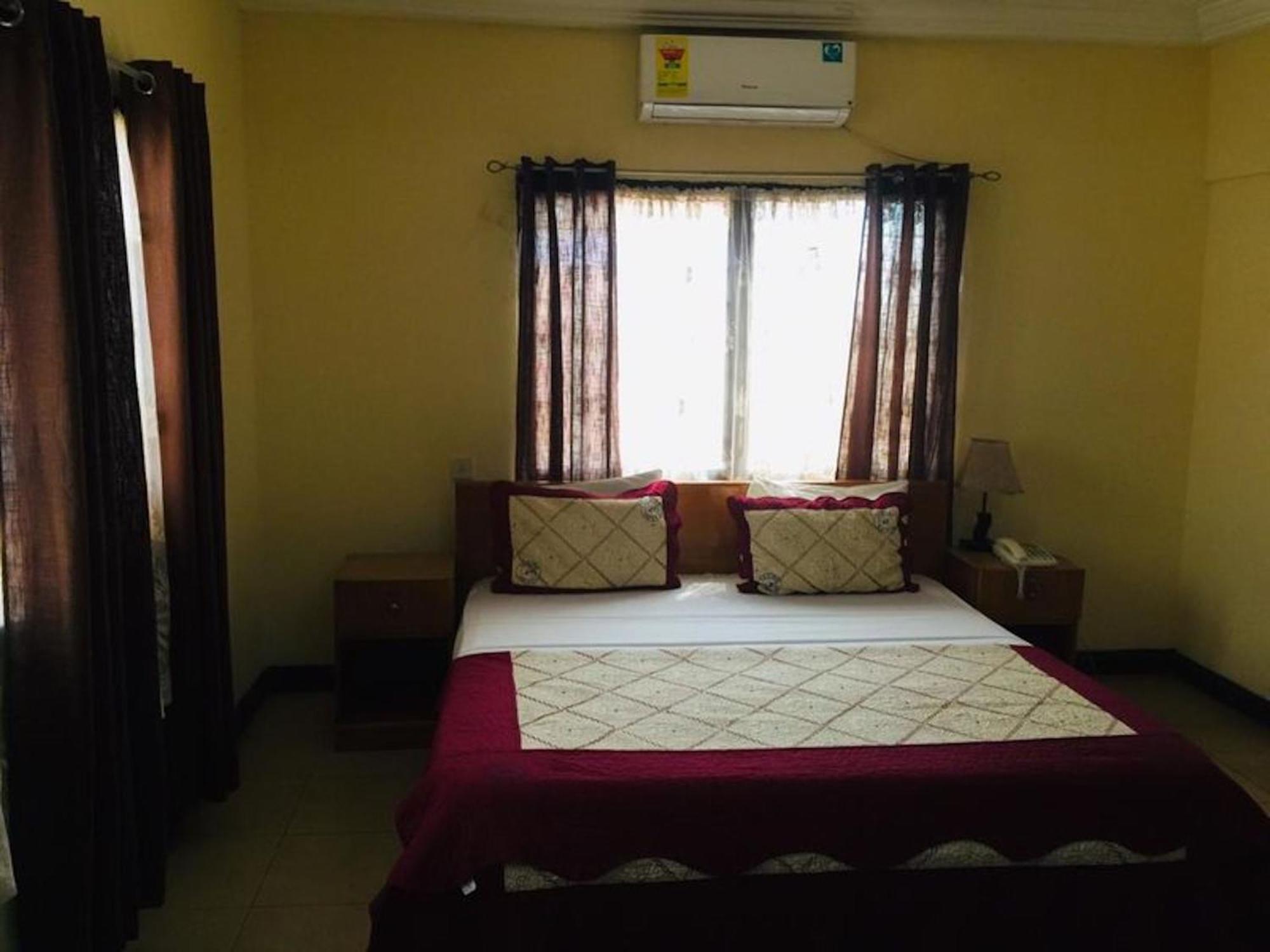 Room In Bb - Double Room With Sitting Area Accra Exterior photo